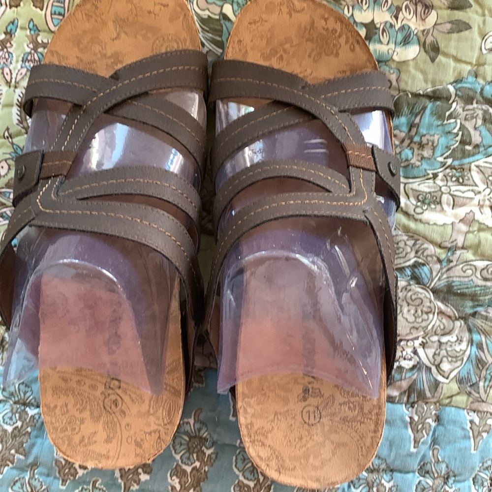 Bearpaw sandals NWOT